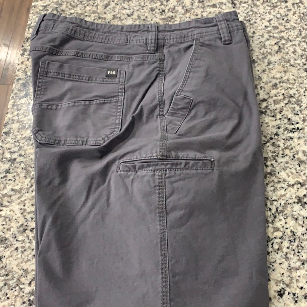 Field and stream  blue men’s size 36 x 32 khaki like cargo like pants